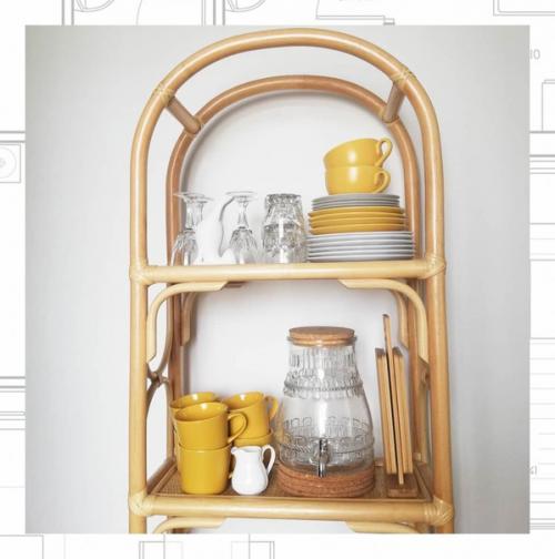 Чтобы оживить интерьер квартиры в скандинавском стиле, дизайнеры используют яркие цветовые акценты. 04