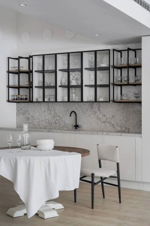 Этот загородный дом - настоящий оазис спокойствия и гармонии. 01