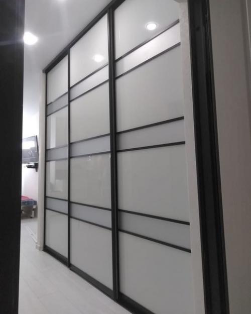 Как я раньше без него жила это шкаф - купе в прихожей, встроенный. 01