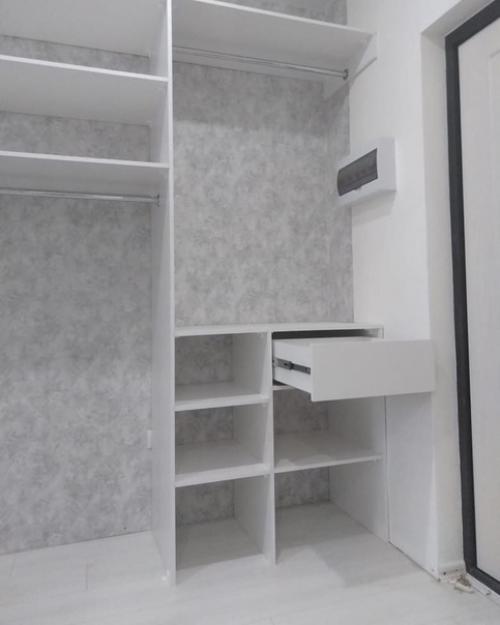 Как я раньше без него жила это шкаф - купе в прихожей, встроенный. 08