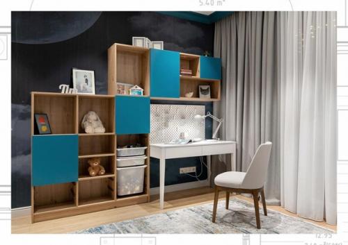 Эта детская должна была быть комнатой юного пирата, а под потолком должна была висеть лодка. 01