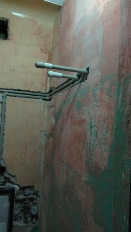 Не хотел бы расписывать много текста, ванной комнаты нет, пришлось искать решение данной проблемы. 02