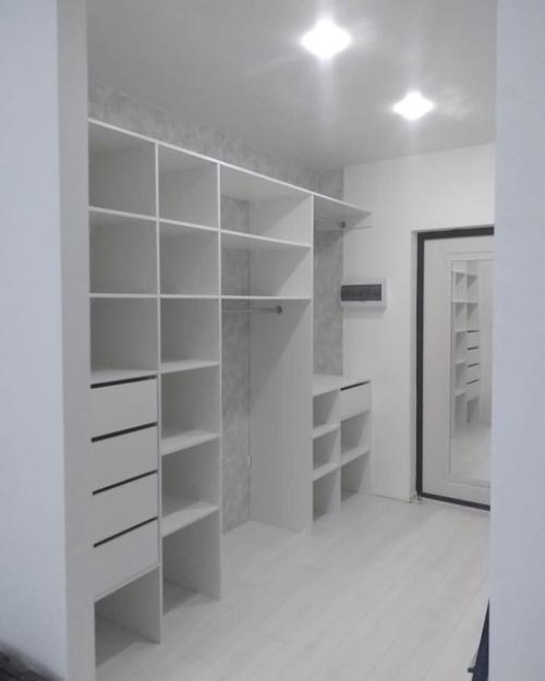 Как я раньше без него жила это шкаф - купе в прихожей, встроенный. 06