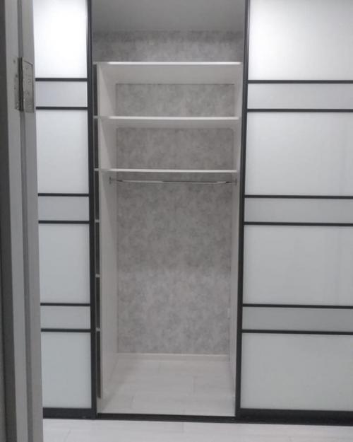 Как я раньше без него жила это шкаф - купе в прихожей, встроенный. 04