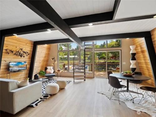 Это мечта, воплощённая в дереве, стекле и просторе. 06