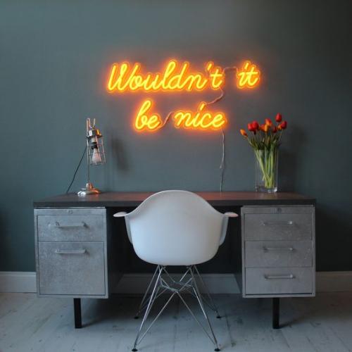 Неон перекочевал с улиц в домашний интерьер и стал одним из самых модных элементов современного дизайна. 08