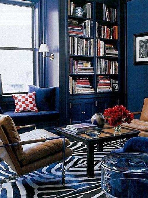 Индиго - сочный и стойкий цвет, наполняющий комнату невозмутимым спокойствием и изяществом английских королей. 03