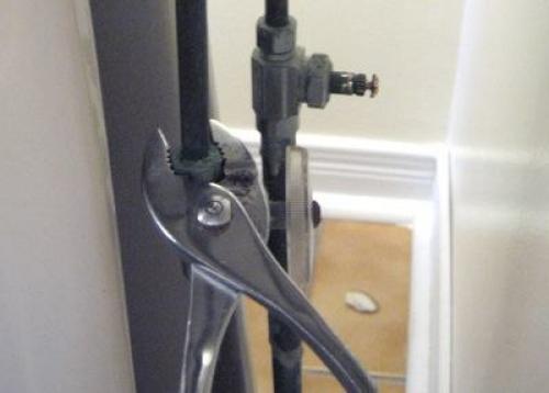 Как установить смеситель в ванной. 01