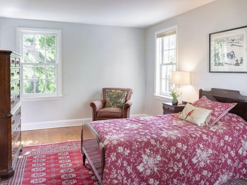 Одна из самых высокооплачиваемых актрис современности - Скарлетт йоханссон - недавно приобрела небольшой загородный дом близ реки гудзон. 05