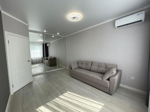 Каждый уголок этой квартиры был сделан своими руками. 01