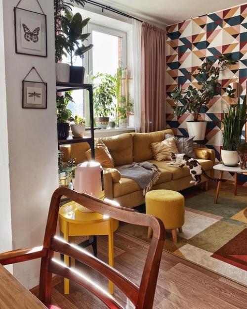 Зачем выбрасывать старую советскую мебель, если можно и дальше ей пользоваться. 03