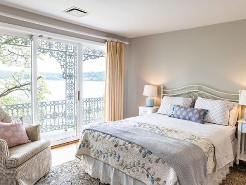 Одна из самых высокооплачиваемых актрис современности - Скарлетт йоханссон - недавно приобрела небольшой загородный дом близ реки гудзон. 06