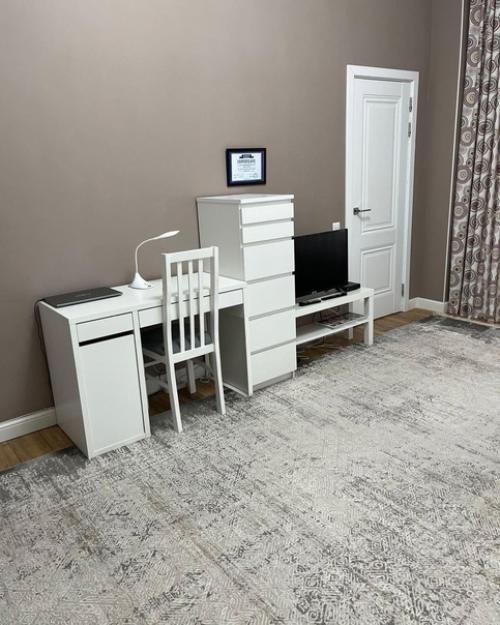 Полноценная трехкомнатная квартира под аренду. 08