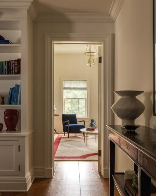 Этот интерьер - гармоничное сочетание уютного шарма старины и удобства современного дома. 05