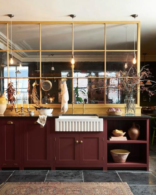 Аутентичная и атмосферная кухня в загородном доме - это пространство, где чувствуется душа дома и его связь с природой. 05