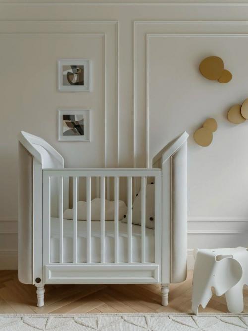 В этом проекте дизайнер объединил лаконичность современных интерьеров с изысканной утонченностью французского стиля. 07