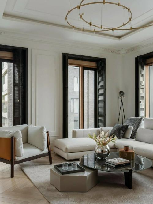 В этом проекте дизайнер объединил лаконичность современных интерьеров с изысканной утонченностью французского стиля. 01