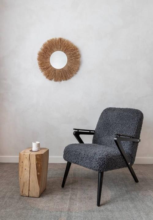 Этот дом - словно тихая гавань, где можно укрыться от городской суеты и восстановить силы. 03