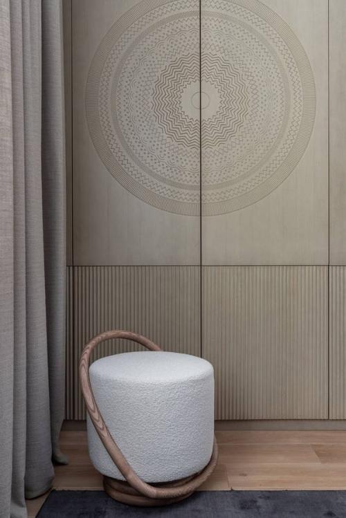 Этот дом - словно тихая гавань, где можно укрыться от городской суеты и восстановить силы. 06