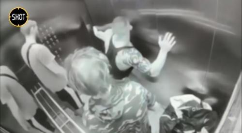 В Краснодаре произошел случай: двое сильных молодых людей стали неожиданными спасителями курьера, страдающего от астмы. 01