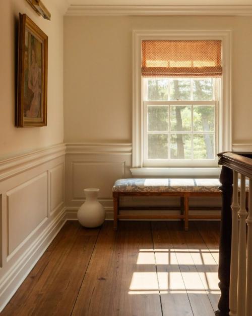 Этот интерьер - гармоничное сочетание уютного шарма старины и удобства современного дома. 01