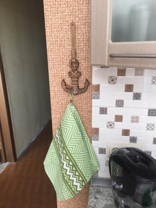 Ремонт не дизайнерский, бюджет был очень ограничен, но муж сделал для меня сказку до этого в этой кухне и окна нормального не было. 05