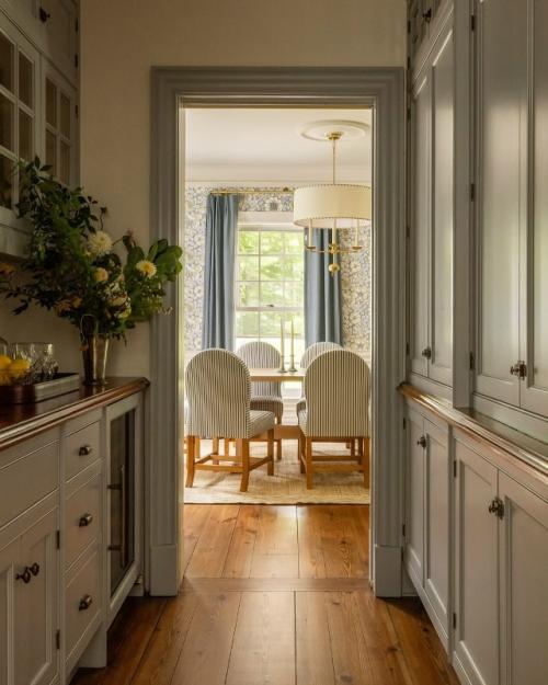 Этот интерьер - гармоничное сочетание уютного шарма старины и удобства современного дома. 06