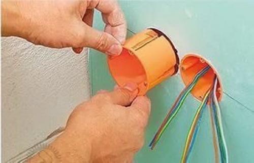 Установка подрозетников. Одной из задач, которые необходимо решать при прокладке или замене электропроводки, является установка подрозетников. 01