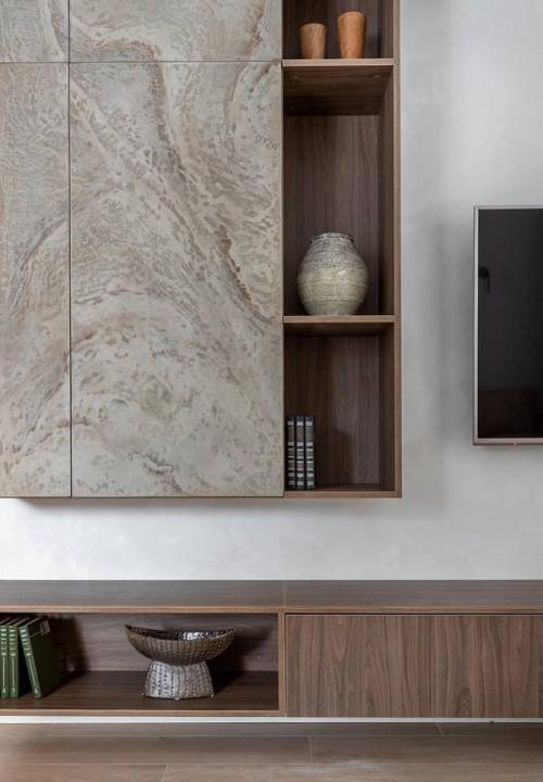 Этот дом - словно тихая гавань, где можно укрыться от городской суеты и восстановить силы. 04