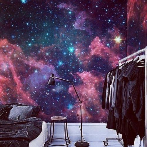 В последнее время космическая тематика снова начала в моду входить. 07