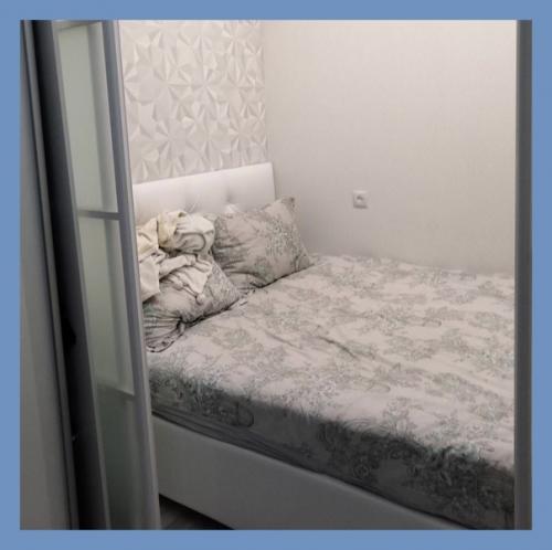 Большую комнату разделили на две, получилась почти двухкомнатная квартира. 04