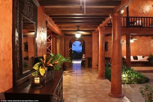 Вилла актера, кинорежиссера и сценариста мела гибсона: дом расположен в окружении живописных тропических лесов Коста-рики. 09