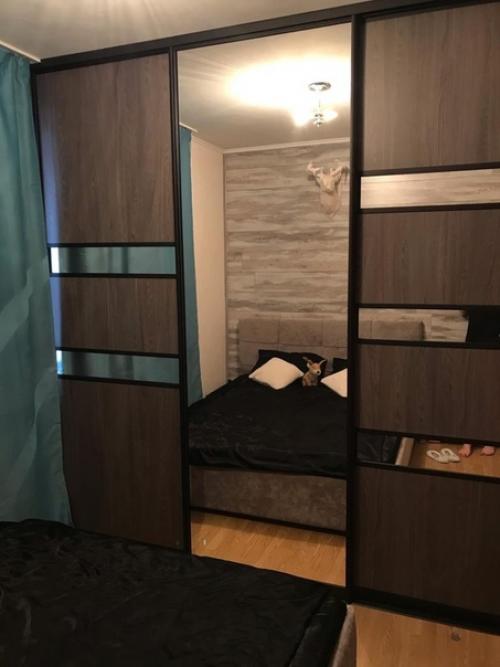 Cyпруги, имея небольшой бюджет, решили сделать спальню более просторной. 04