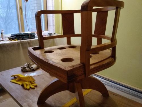 К старому новому году доделала таки крутящееся рабочее кресло. 05