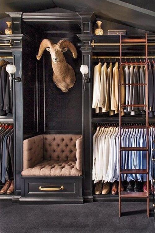 Гардеробная комната решит проблему организации жилого пространства, исключив антресоли, громоздкие шкафы и комоды. 04