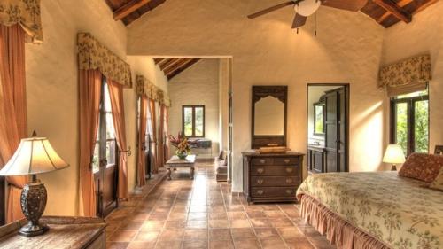 Вилла актера, кинорежиссера и сценариста мела гибсона: дом расположен в окружении живописных тропических лесов Коста-рики. 05