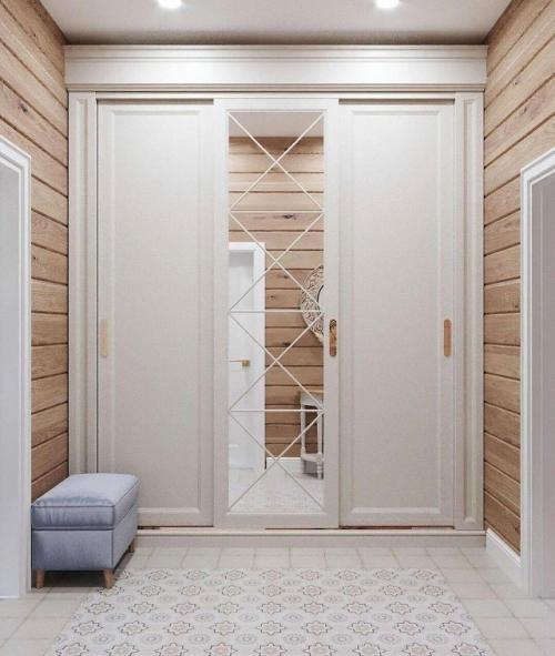 Дизайн холла в доме из профилированного бруса строится на подчёркнутой естественности и ощущении тёплого, Живого пространства. 01