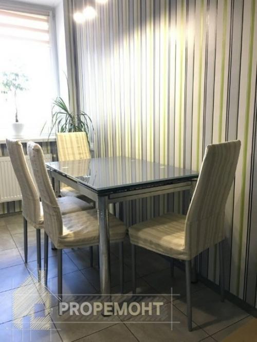 Вот такая функциональная и симпатичная кухня после ремонта у нас получилась. 01