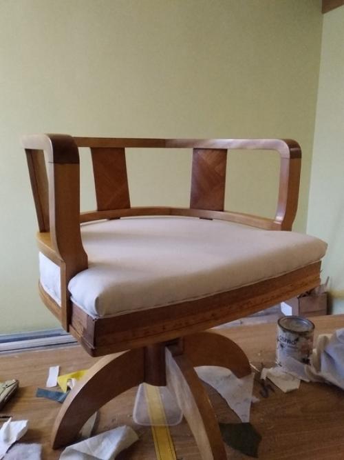 К старому новому году доделала таки крутящееся рабочее кресло. 06