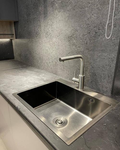 Кухня готова.  Нам предложили проект, где использовано все пространство у окна. 06