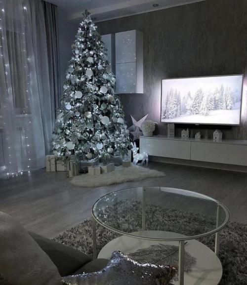 Кухня - гостиная. Уже украшенная к новому году. 01