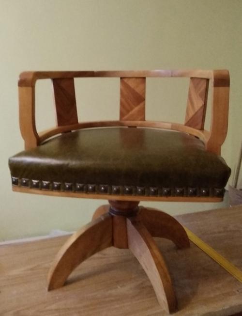 К старому новому году доделала таки крутящееся рабочее кресло. 08