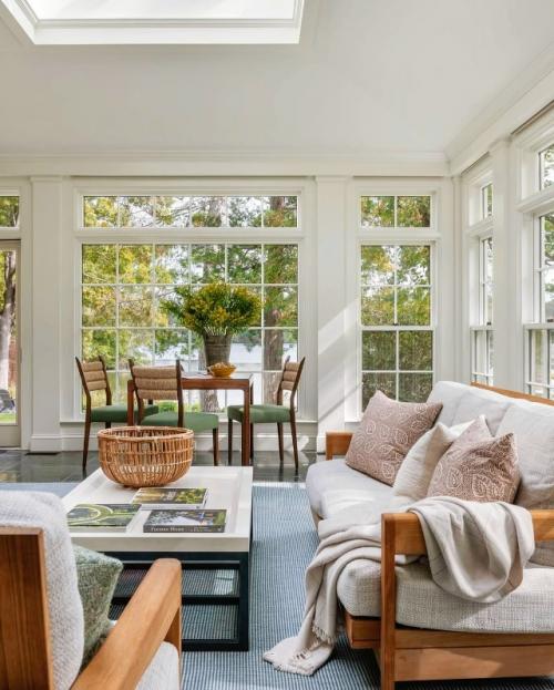 Этот загородный дом классической элегантностью и гармонией пропорций впечатляет. 02