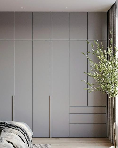 Просторная спальня настоящим оазисом уюта и спокойствия стала. 07