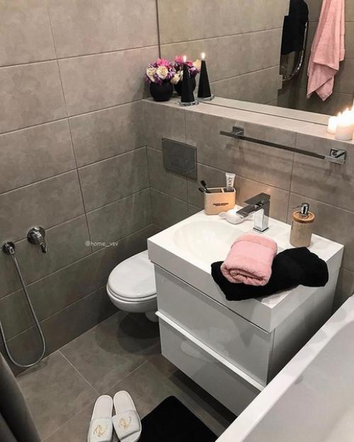 Даже в небольшой ванной можно уютно разместиться. 01