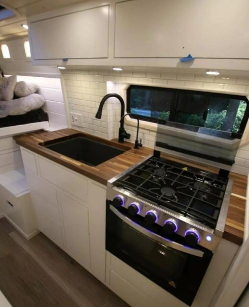 Переделка старого фургона под дом на колесах. 02