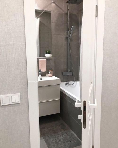 Даже в небольшой ванной можно уютно разместиться. 05