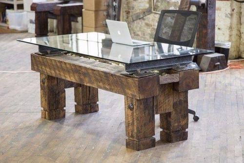 Брутальный рабочий стол из рельсов и шпал. 02