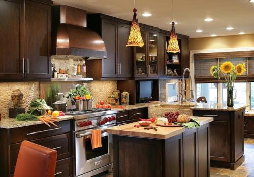 Традиционно считается, что кухонный остров подходит только большим по площади комнатам. 02