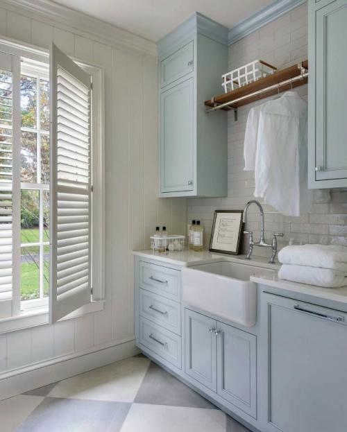 Этот загородный дом классической элегантностью и гармонией пропорций впечатляет. 06